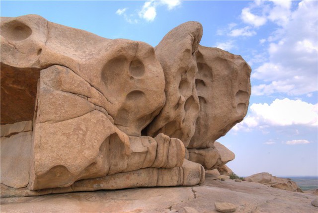 МЕГАЛИТЫ БЕКТАУ-АТА