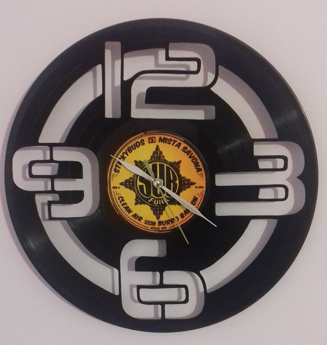 Часы из пластинки