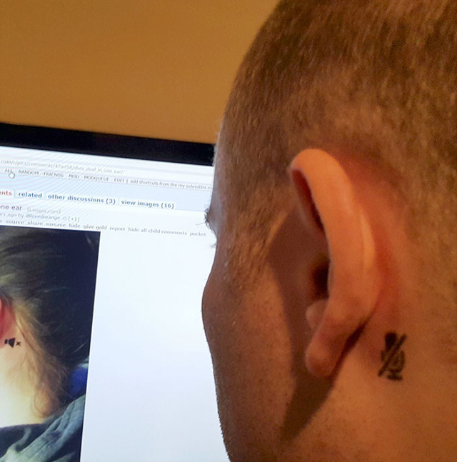 Девушка сделала себе забавную татуировку, чтобы показать, что она глуха на одно ухо