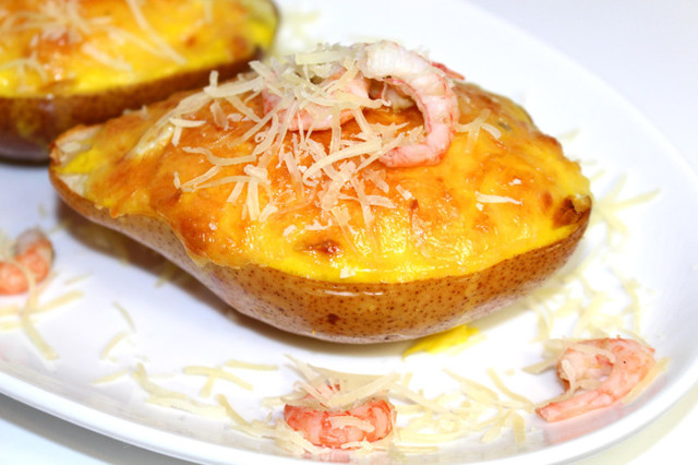 Груша запеченная с креветкой