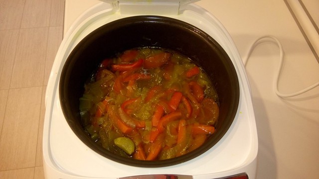 Холостяцкая Кухня. Когда повару влом резать овощи в суп у него выходит Шурпа 