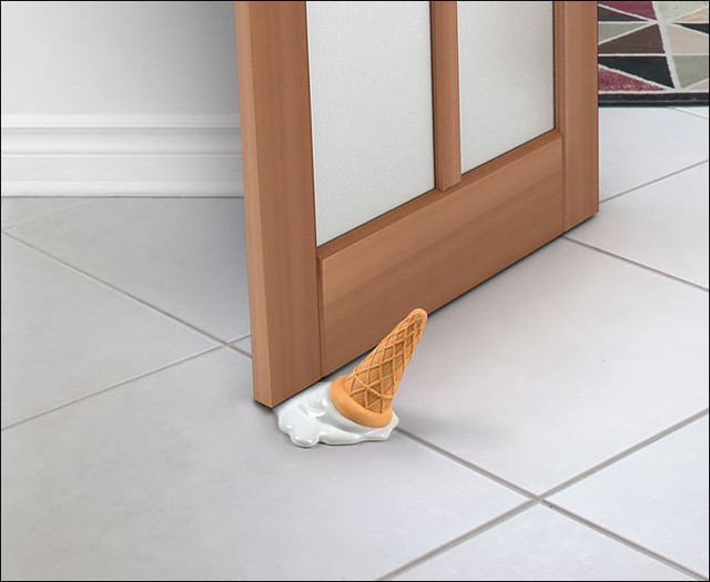 15 прикольных дверных стопперов