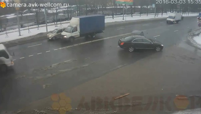 Лучше бы он эту "Газель" аннигилировал