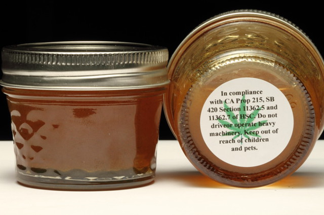 Неправильный мёд: французский пчеловод научился делать мёд из конопли