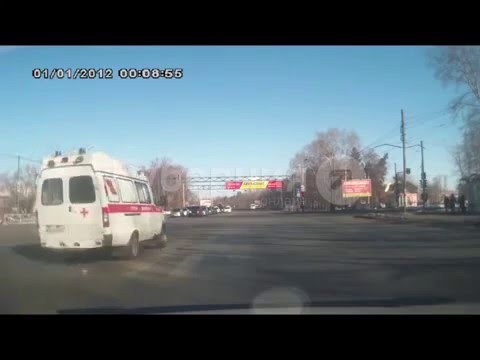 Машина скорой помощи перевернулась в Хабаровске