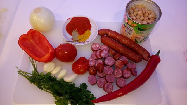 Холостяцкая кухня. Фасолевый суп с копчёностями