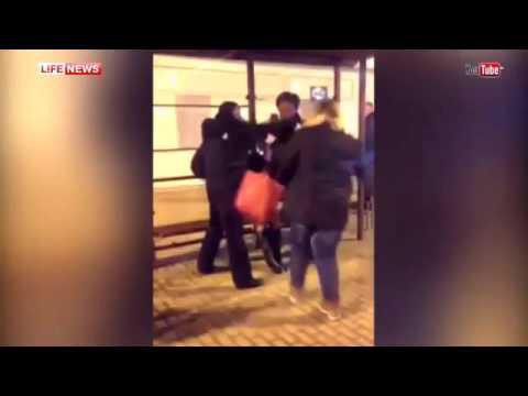 Пьяные бабы атакуют полицию в Москве