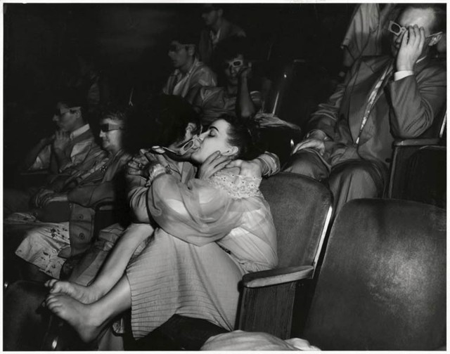 Настоящие чувства зрителей в кинотеатрах в 1943 году 