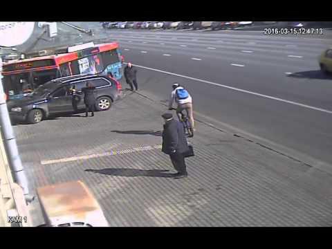 Подрезала тролейбус