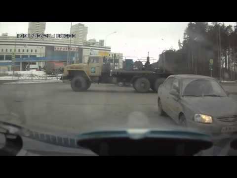 Авария с Уралом в Екатеринбурге 