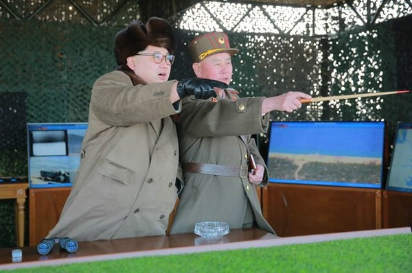 Ким Чен Ын на испытаниях новой ракетной системы