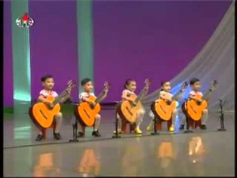 Корейские дети зажигают на гитарах!