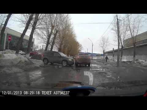 Автоледи педальки перепутала