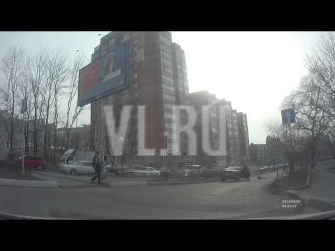 На пешеходном переходе во Владивостоке сбили девушку