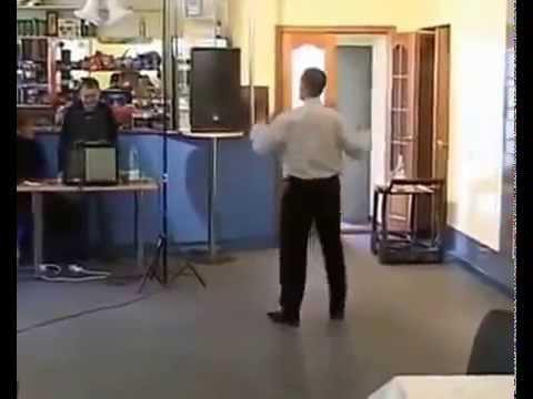 Мужик отжигает
