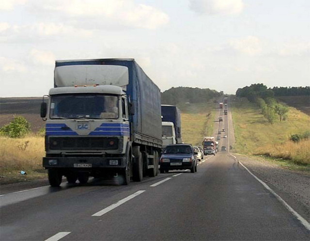 Дальнобойщики против авто хамов 