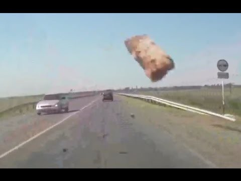 Невероятные аварии - сюрприз в лобовое