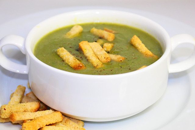 Вкуснейший шпинатный крем-суп с гренками