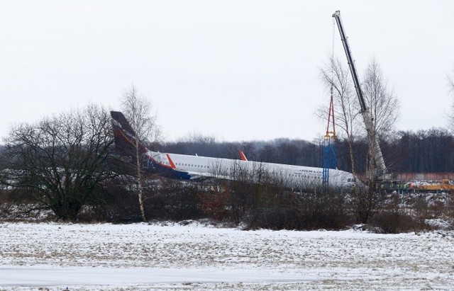 В Калининграде самолет при посадке выкатился за пределы взлётно-посадочной полосы