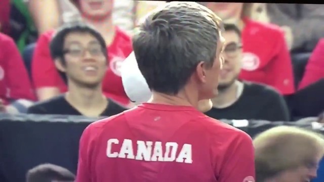 Теннисист из Канады попал мячом арбитру в глаз