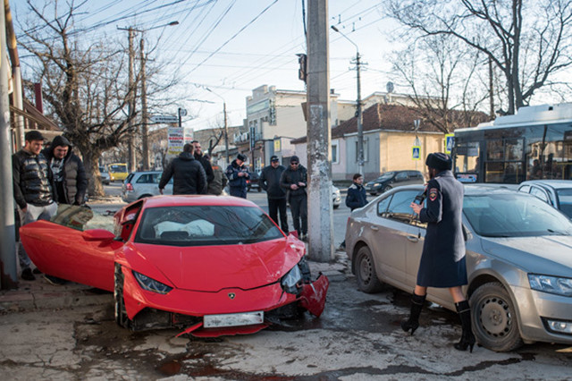  В Симферополе произошло дтп с участием Lamborghini