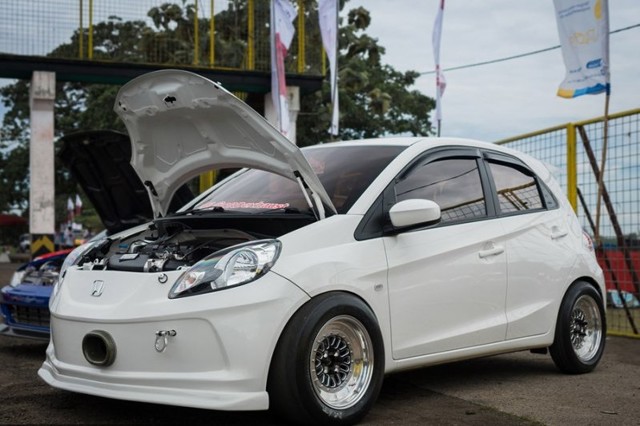 Такой маленький Honda Brio, но с большим сердцем