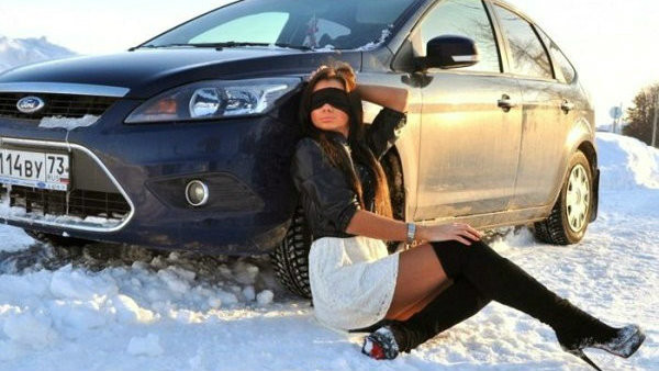 Девушка и автомобиль