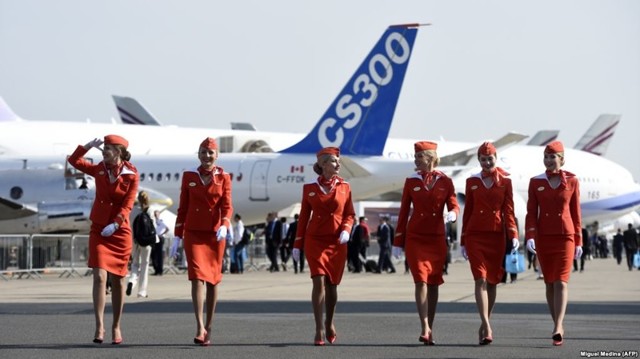 "Старые, толстые, страшные" стюардессы обвинили "Аэрофлот" в дискриминации