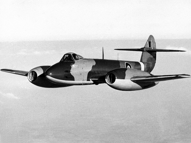 Первый британский реактивный истребитель "Gloster Meteor"