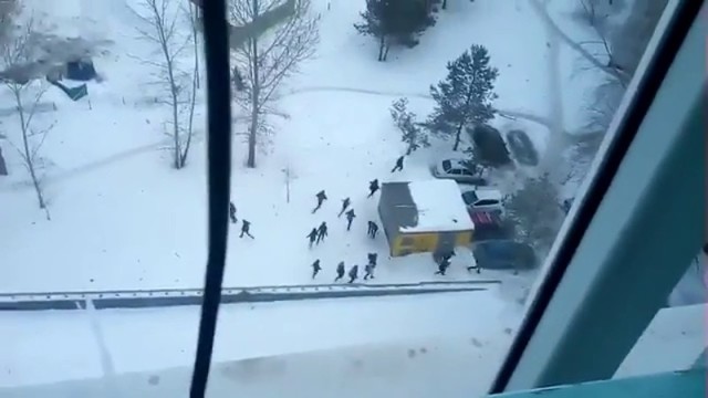 Житель Уфы разогнал драку школьников с помощью музыкальных колонок