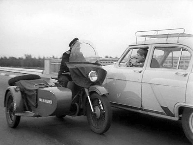 Прижмитесь к обочине и заглушите двигатель!