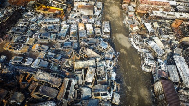 В Китае пожар уничтожил 6000 автомобилей