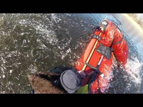 Спасение провалившегося под лёд рыбака в Эстонии