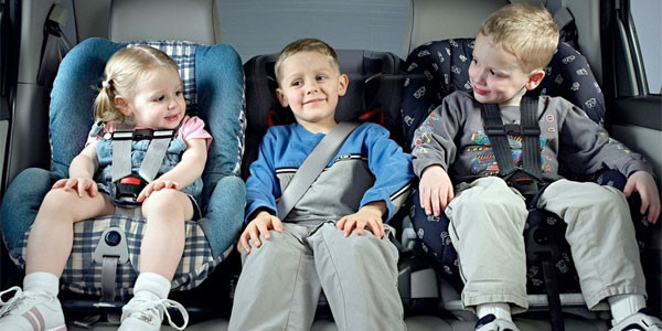 Как 6-ти летние дети ездят на такси без родителей