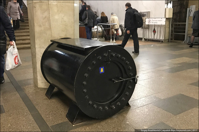 Черные бочки: новая тайна метро