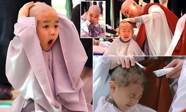 Юных монахов побрили налысо в честь "Дня пришествия Будды"