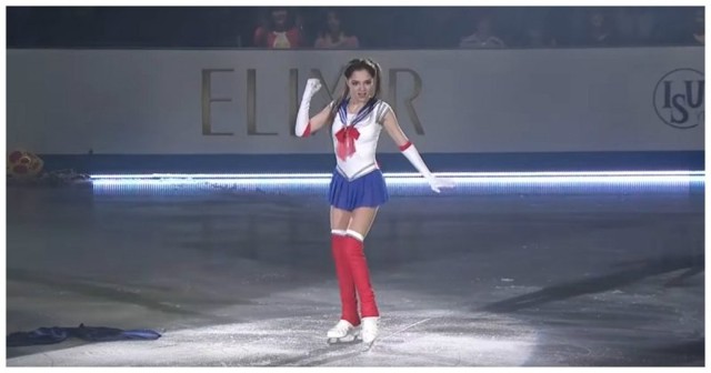 17-летняя российская фигуристка Евгения Медведева покорила японцев своим танцем в костюме Сейлор Мун 