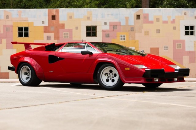 Lambo Countach с малым пробегом готов обрести нового владельца