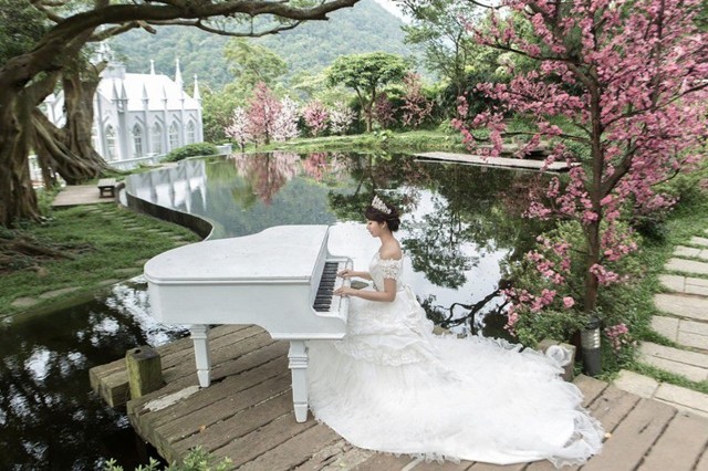 Женщина узнала, что умрёт от рака, и устроила себе свадебную фотосессию мечты