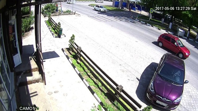 Мотоциклист сбил ребенка на пешеходном переходе в Армавире