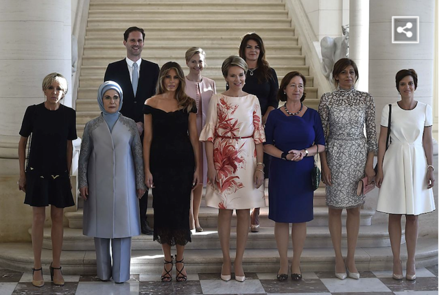 Муж премьер-министра Люксембурга позировал на фото в рядах жён лидеров стран НАТО