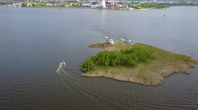 Плавучий остров на Ижевском пруду