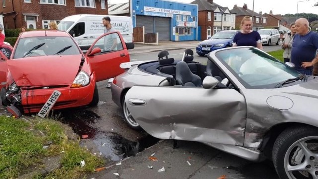 Молодой водитель врезался в лимитированный Porsche 911