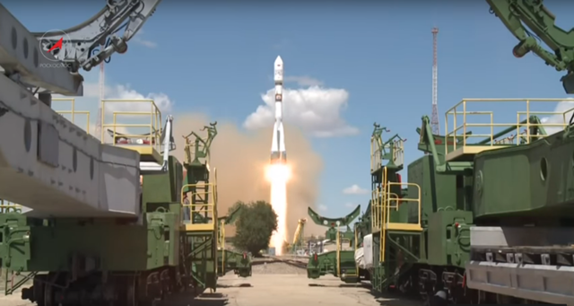 Роскосмос успешно запустил ракету с рекордным количеством спутников