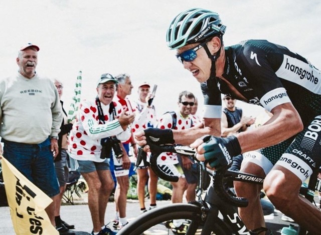 Участник Тур де Франс показал свои ноги после очередного этапа гонки  и их вид впечатляет