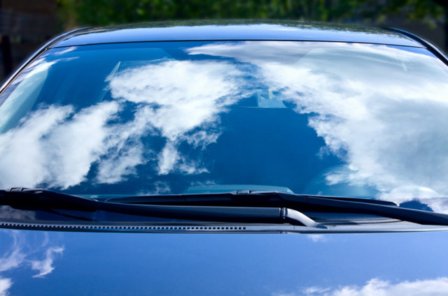 Дедовский способ очистки лобового стекла автомобиля