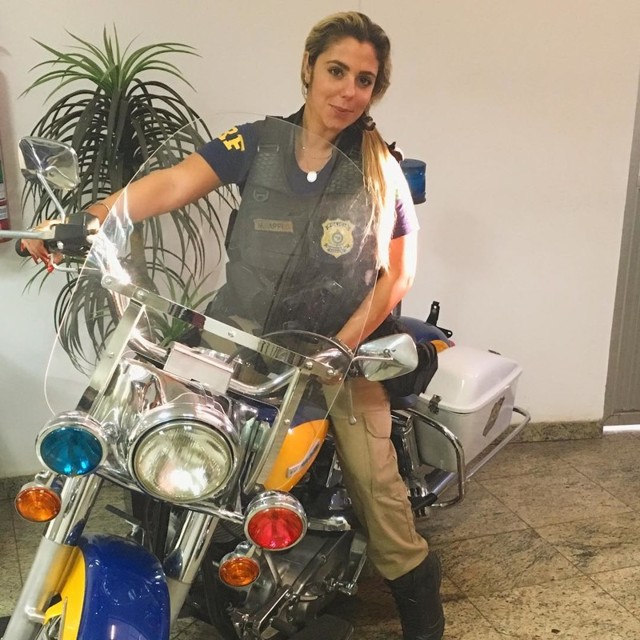 Мари Аг - одна из самых красивых женщин-полицейских Бразилии