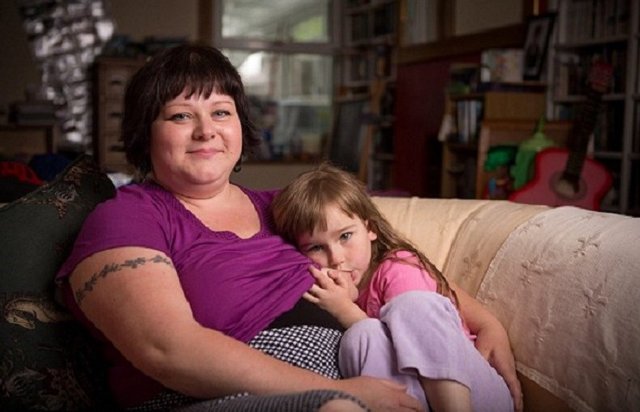 Британская мама решила кормить дочь грудью до 10 лет, чтобы повысить ее IQ