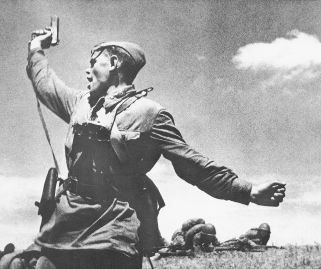Так уж ли важно, кто именно на этом эпохальном снимке Великой Отечественной Войны