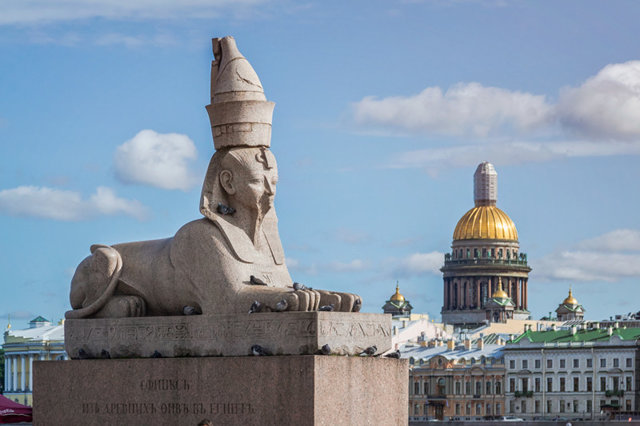 Петербургские сфинксы. Что скрывается за их улыбками